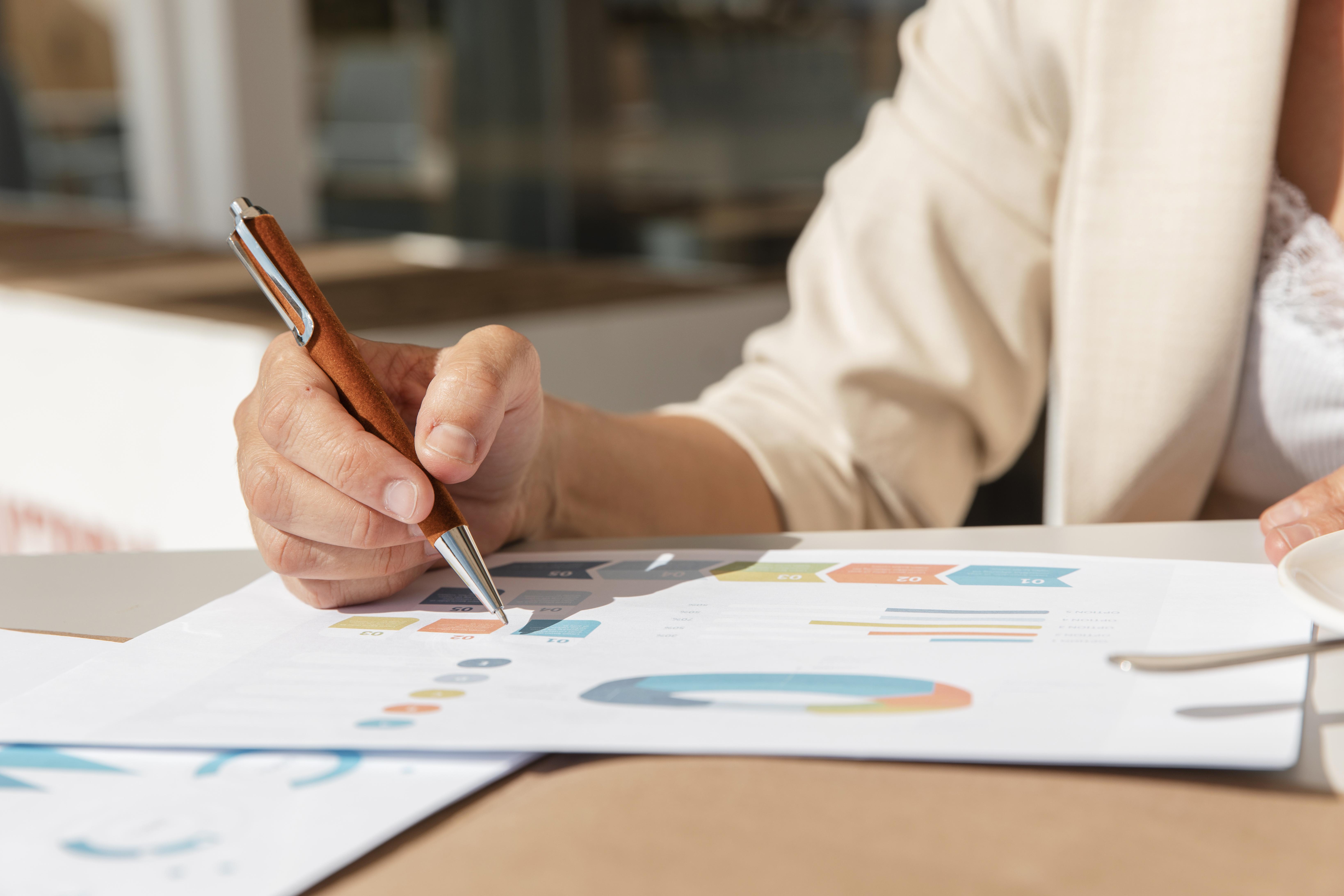 Ilustrasi Catat Materi di Kelas